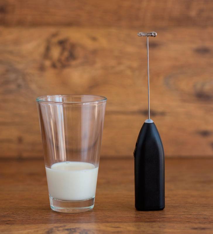 Innovador espumador de leche manual Antonio de la marca Gefu